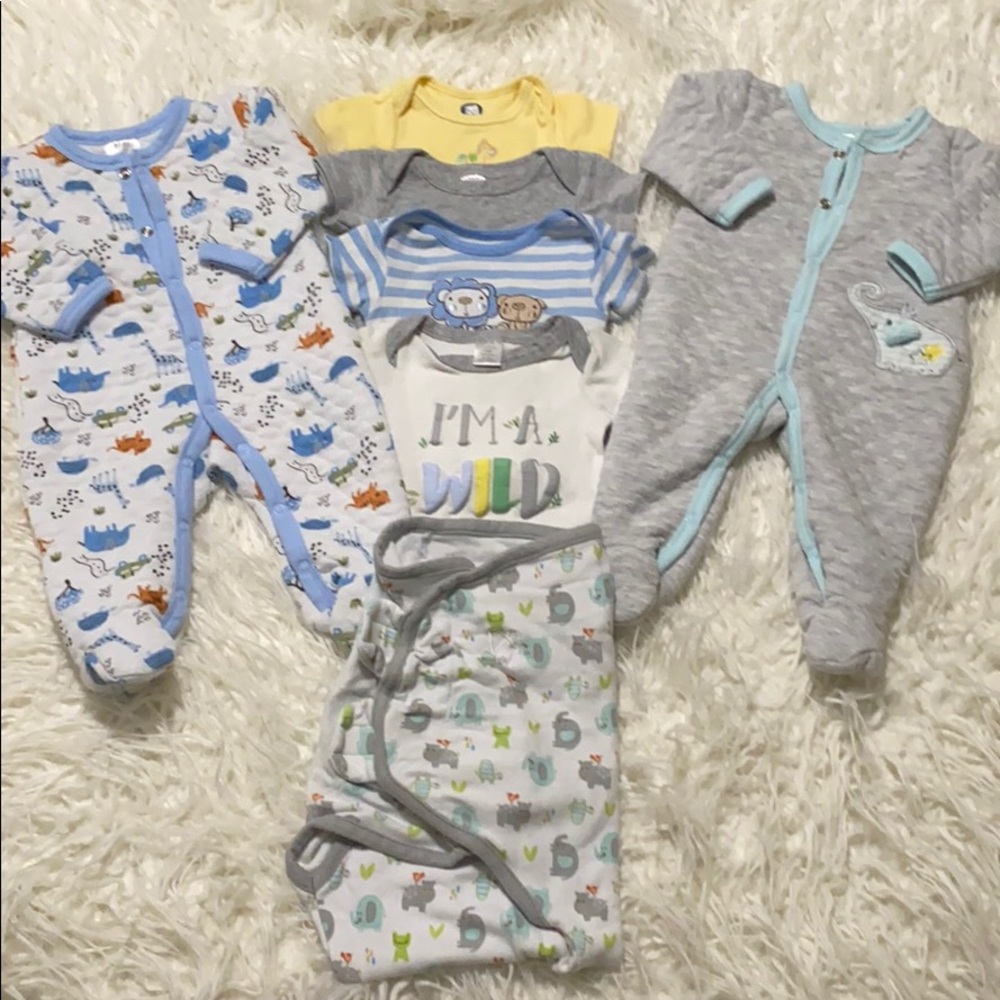 Baby bundle 0-3 months (pj’s, onesies, swaddle)
